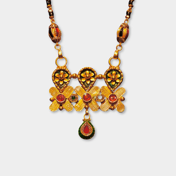gold neckless 1